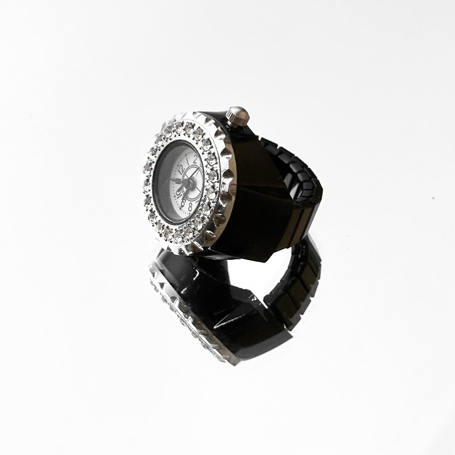 Ring watch diamond round shape